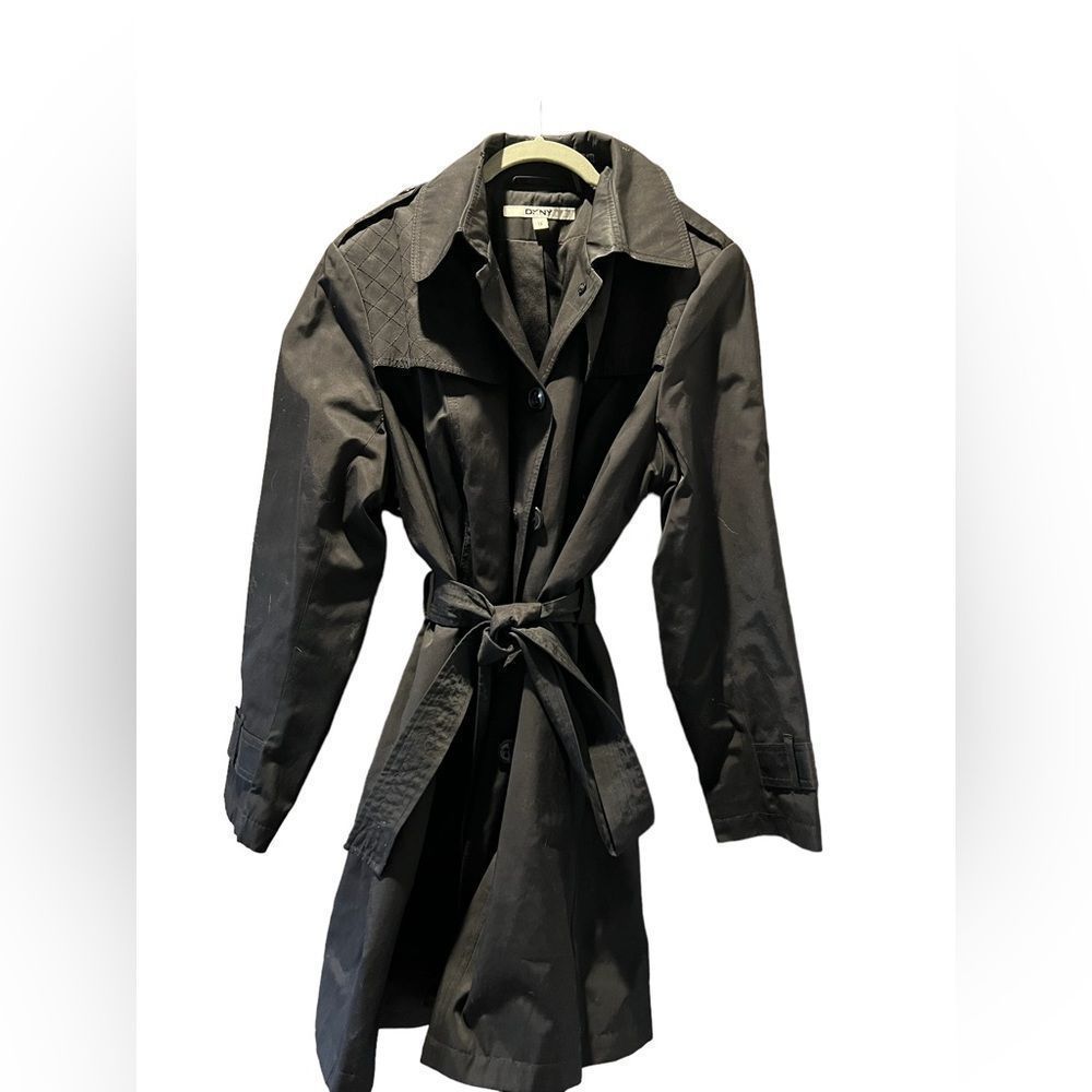 DKNY Black trench coat with quilted detailing belt. Size 1X